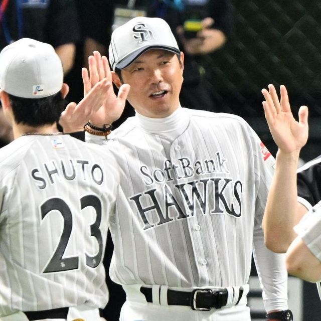 20代の中にいて違和感ない43歳すごすぎるんよ」ソフトバンク5月ピンク