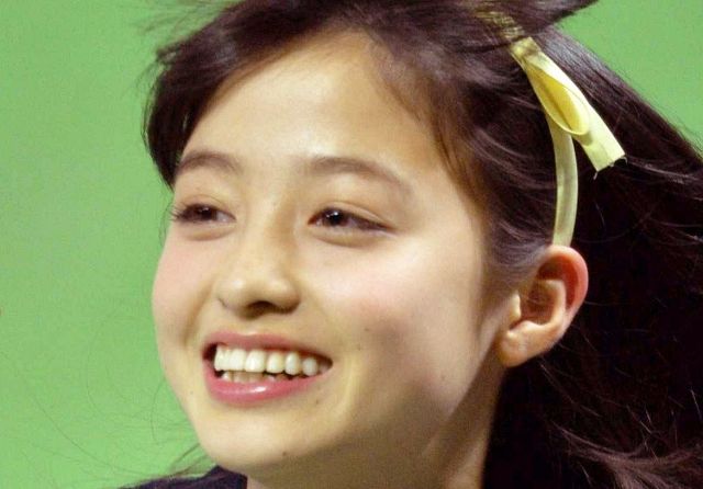 めっちゃ新入生やん」橋本環奈、地元福岡での〝膝丈JK姿〟にファン歓喜