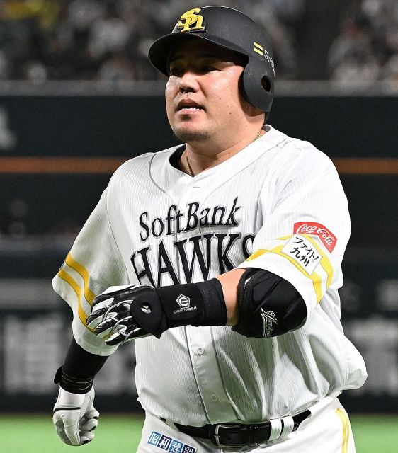 ソフトバンク中村晃に第1子男児誕生 母子共に健康:「おっ!」で ソフトバンク中村晃に第1子男児誕生 母子共に健康:「おっ!」で