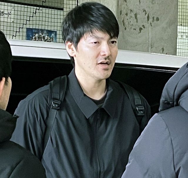 懐かしの近鉄ユニ姿披露！ ソフトバンク村上隆行コーチが古田敦也さん