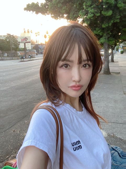 どんだけ若いんだよ」55歳平子理沙へそ出しコーデに「なんかくびれ