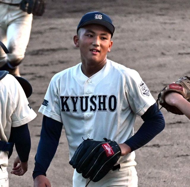 明徳義塾　馬渕監督のグローブ 明徳義塾・馬淵監督「絶対おもしろくなる」 低反発バットでの
