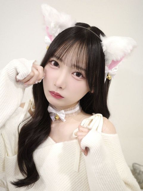 〝左右で違う靴履いてきた〟24歳アイドルのハプニング写真が話題「これはわからない!急いでたら無理!笑」「思ってる数百倍似てた」「困り顔かわいすぎて」