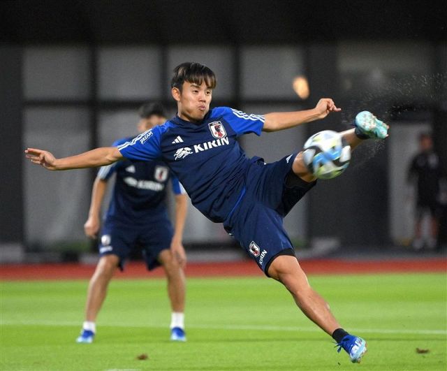 ROTEIRO　公式球　AS5600 宮本恒靖選手直筆サイン入り　サッカーボール ROTEIRO 公式球 AS5600 宮本恒靖選手直筆サイン入り サッカー