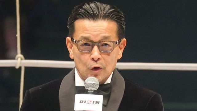 王騎様が電車に…」57歳有名俳優のプライベート写真にSNS騒然、驚き姿に