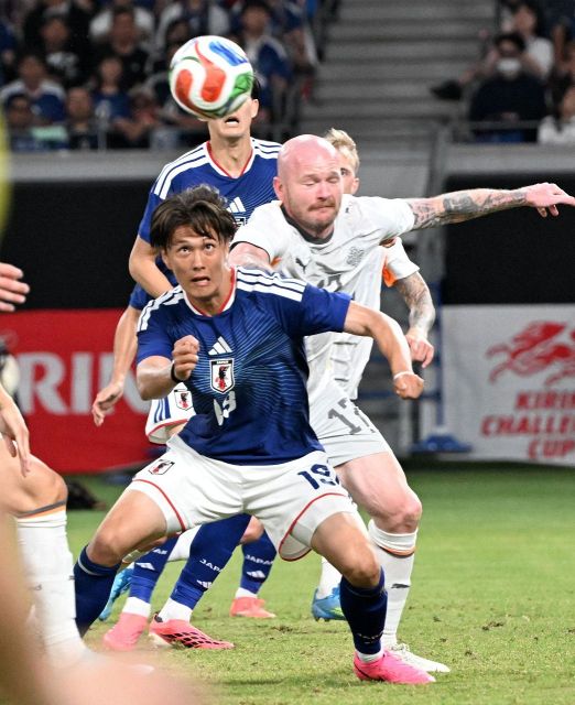 日本代表 遠藤航 2022W杯最終予選 ユニフォーム 三苫薫 久保建英 日本が遠藤航の先制弾＆三笘薫のゴールで2―0折り返し W杯アジア最終