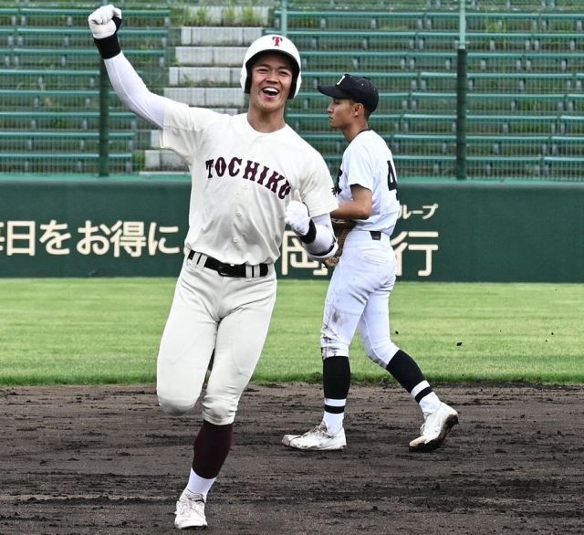 プロ仕様〟84㌢木製バットで快音、7球団スカウトが視察の花咲徳栄