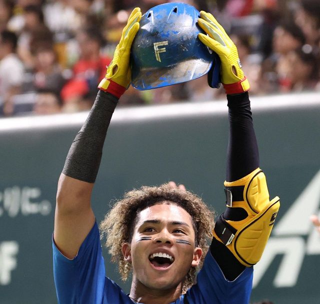 こりゃ凄すぎる」日本ハム五十幡亮汰が背走〝ザ・キャッチ〟延長12回