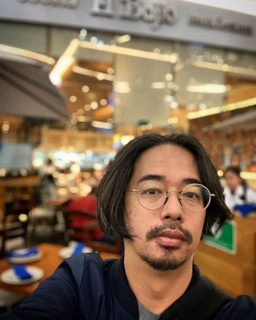 「生涯でこの日しかチャンスがないだろうから…」〝憧れの人〟との2ショットをお願いした人気バンドボーカル投稿に「少し緊張気味ですか？」「まるで少年のようで可愛い」の声