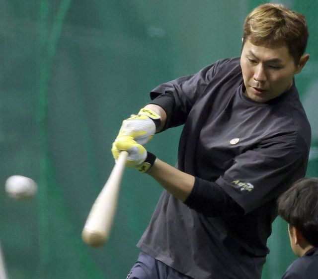 ソフトバンクにも「魚雷バット」がお目見え 中村晃「振りやすさはあっ