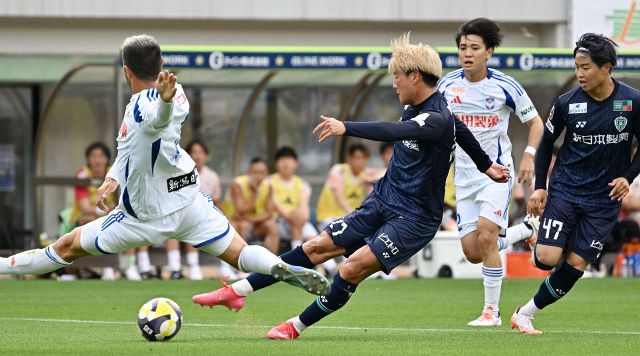 新潟の昇格に待った！アビスパ古賀誠史が鮮やか劇的ミドル、先制
