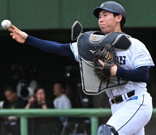 西武・中村剛也が5年ぶり月間MVP かつての定位置4番で躍動も「早く