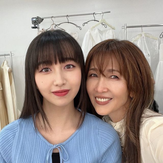 顔ちっさ」工藤静香54歳誕生日に長女Cocomiがエールの2ショット