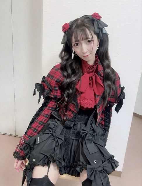 猫目3姉妹！」桐谷美玲〝誕生日祝った〟元「Seventeen」3ショットに