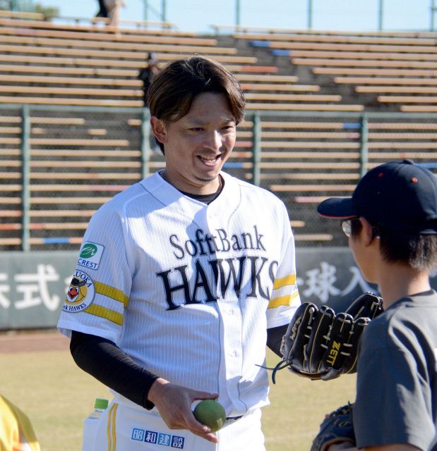 可愛いマッチ見れて幸せ」滋賀凱旋の松田宣浩さんが特製ピンクTシャツ