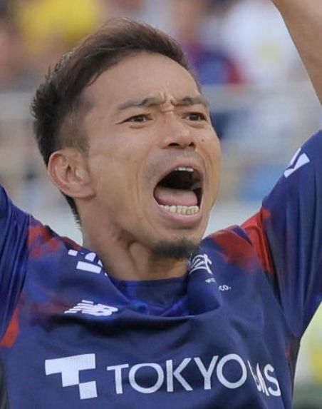感謝の一礼…性加害疑惑で離脱から7カ月、伊東純也が復帰戦でイナズマ