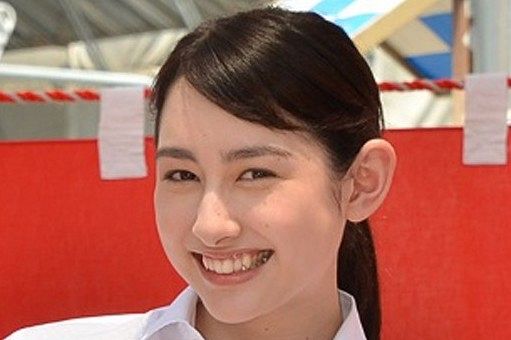 楽天Eagles 岩隈久志フィギュア&アヒルちゃん 長女と20歳差の3歳末娘が撮影…岩隈久志さん〝思い出の地〟夫婦ショット