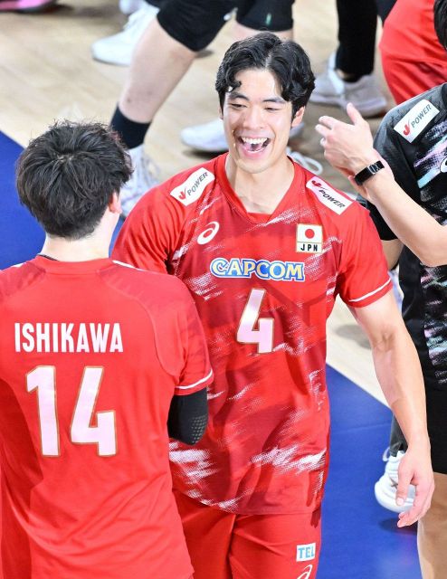 女子バレー左のエース長岡復活 昨年3月左膝大けが 中田監督「平然と