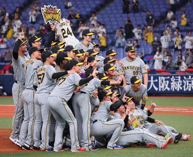 「最後のプレーは横田が勝ち取った奇跡」掛布雅之OB会長が秘話、横田慎太郎さんの生涯を描いた映画〝栄光のバックホーム〟の舞台あいさつ登壇