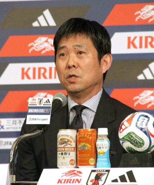 感謝の一礼…性加害疑惑で離脱から7カ月、伊東純也が復帰戦でイナズマ