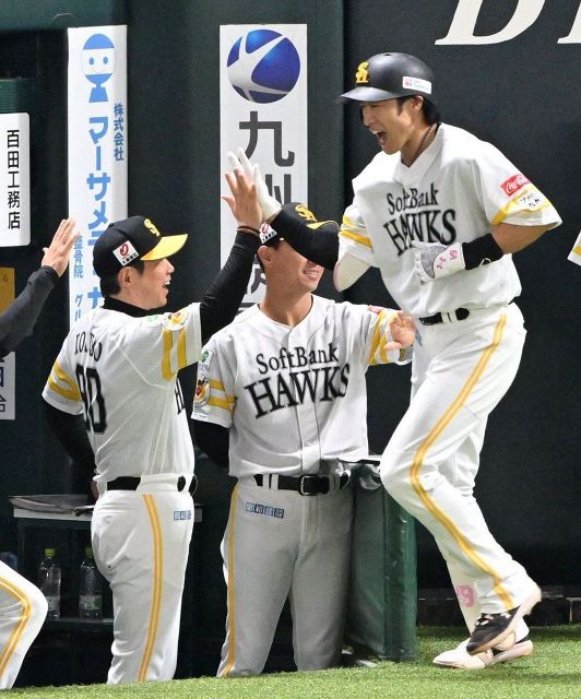 ソフトバンク嶺井博希がプロ初4番 5月にオリ田嶋大樹から2本塁打5打点
