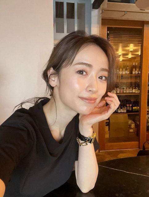 ベビちんとお揃いの水着」1児の母、板野友美が大胆なビキニショット