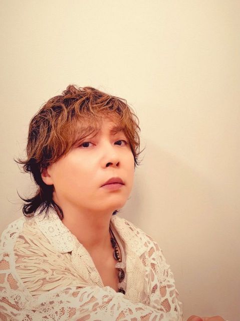 どうした…⁉」15歳下アイドルと結婚から2年〝雰囲気一変〟堂本剛の最新