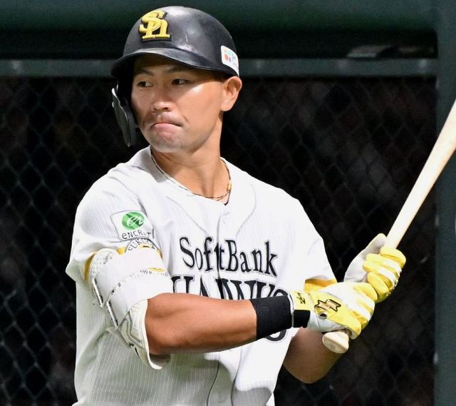 動画】楽天・島内宏明苦笑いでロッカー2往復 「バットも折るし心も折る