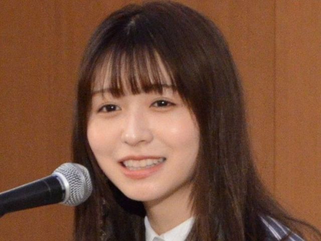 だいぶ変わった…」1期生元欅坂46佐藤詩織〝ミニ丈＆ワキ見せ〟ショット