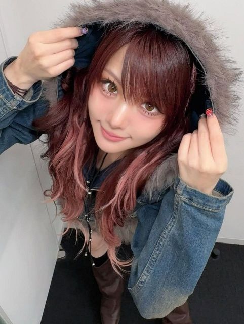 2年前に電撃婚＆出産…元モー娘の田中れいな〝36歳の超ミニ丈&生脚〟姿に「ママだなんて思えない」「何をどうしたらそんな…」