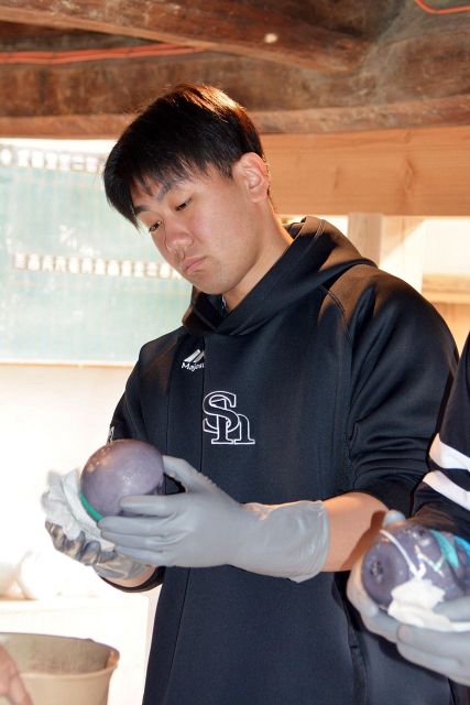ソフトバンク嶺井博希、現状維持の年俸7500万円でサイン「試合に出て