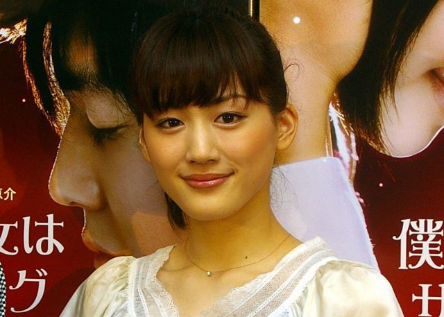 変に若作りしてないのが良い」綾瀬はるか〝ショートパンツ姿〟に大反響