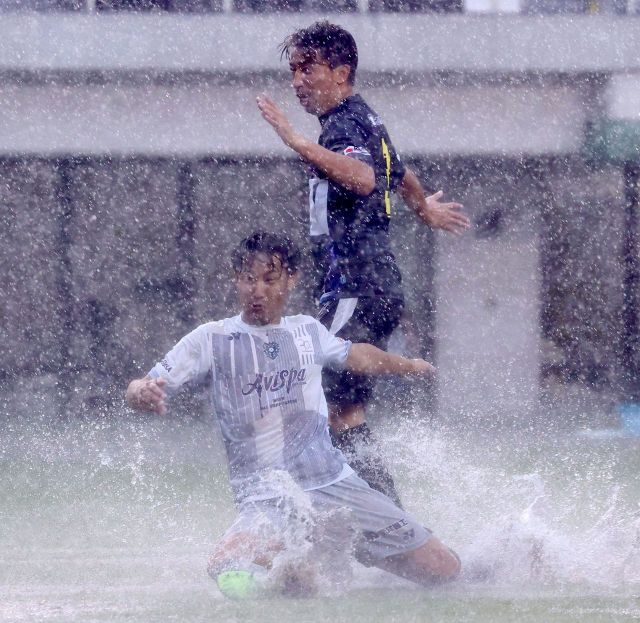【限定レア】優勝決めたPK！山岸祐也！ファンコミュニティ限定パーカー J1福岡のエース山岸祐也、決勝でのPK失敗に「魔物がいましたね