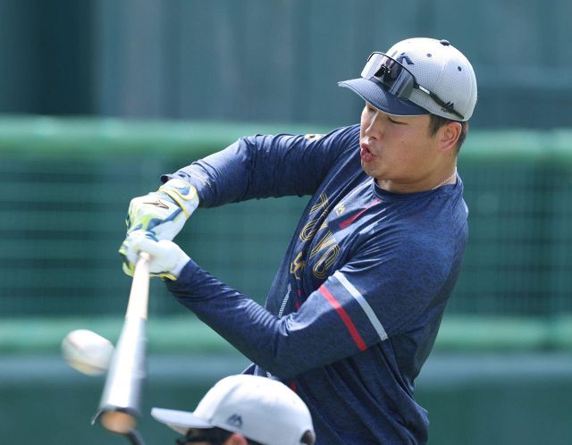 ヤクルト　村上宗隆　バット削りくず入り 必勝祈願　お守り ヤクルト 村上宗隆 バット削りくず入り 必勝祈願 お守り