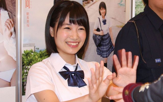 年下男性と〝電撃婚から8カ月〟14歳デビューの元人気アイドル〝寿司職人〟向け着々と「職人姿カッコいい」「え、めっちゃ大人になってる」