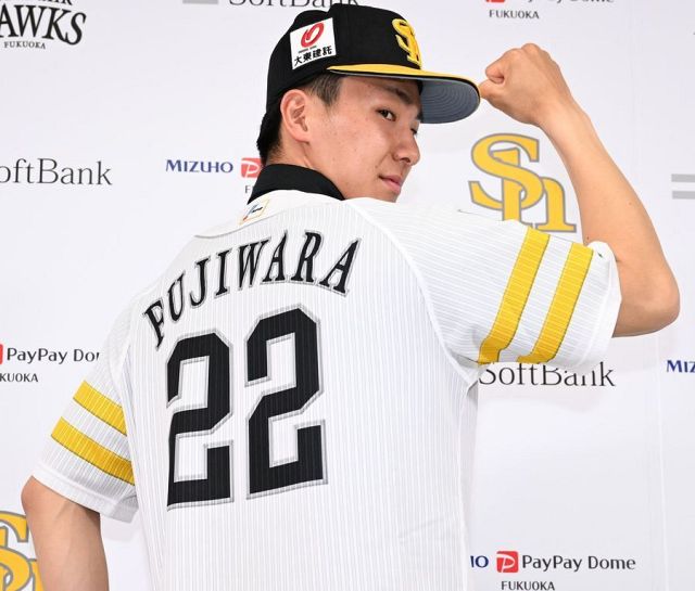このユニホーム姿たまんないです」内川聖一さんがDeNAユニフォーム姿で