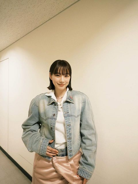 剛さんだから穿けてる」69歳長渕剛〝出社コーデ〟に衝撃「すげ〜パンツ