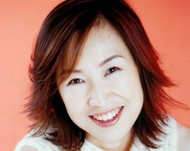 束で欲しい」56歳〝元祖バラドル〟の水着姿レトロアイテムが話題「素敵