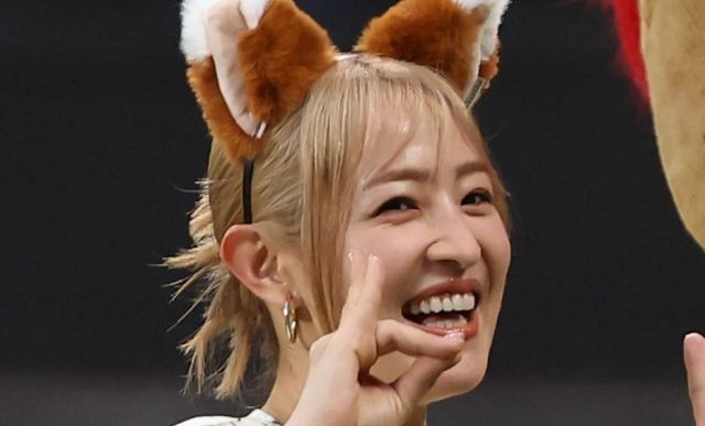 夫は人気お笑い芸人…39歳タレント〝ネコ耳コスプレ〟に「来世はネコ