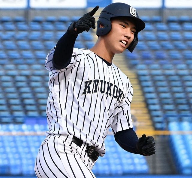 懐かしの近鉄ユニ姿披露！ ソフトバンク村上隆行コーチが古田敦也さん