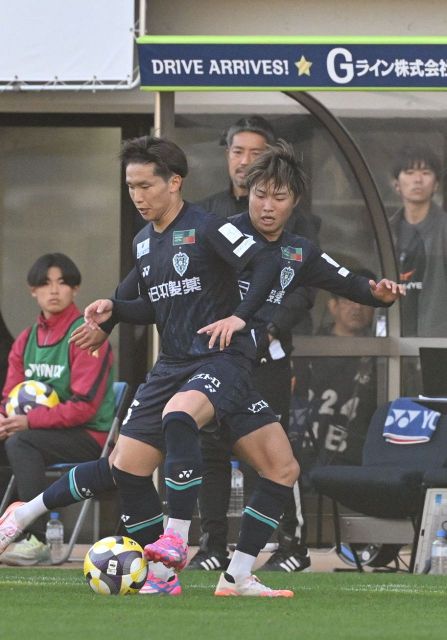 新潟の昇格に待った！アビスパ古賀誠史が鮮やか劇的ミドル、先制弾