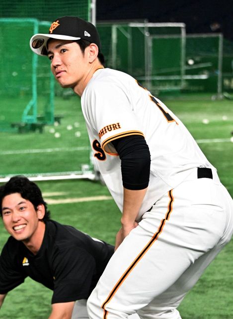 宮崎の父と母〟の元に助っ人陣引き連れ登場！ 巨人の脇谷亮太コーチが