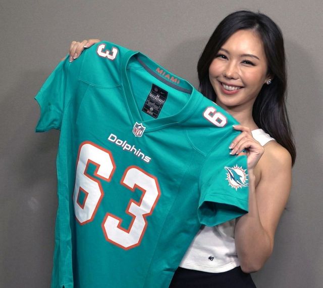 ついに会えました！ 楽天の渡辺翔太が同姓同名のあの人と初対面に笑顔