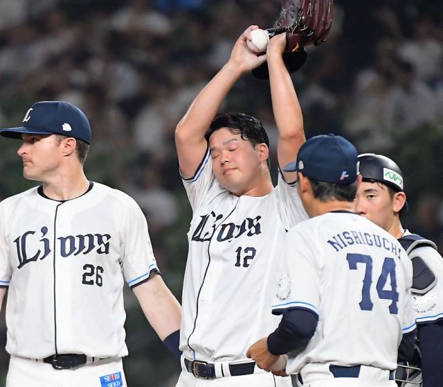 動画】「おかわりくん様神ー！」西武・中村剛也が11号逆転2ラン ファン