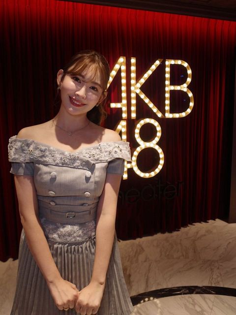 そら18億も入ったら最高の気分」会社売却の小嶋陽菜〝ピタピタ肩出し