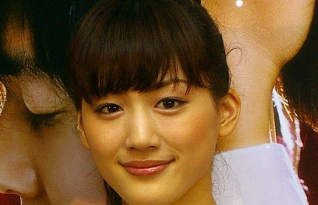 変に若作りしてないのが良い」綾瀬はるか〝ショートパンツ姿〟に大反響