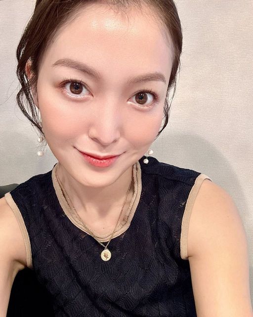 亀仙人みたいだ」落合博満さんが2004年開幕投手のモデル娘と2ショット