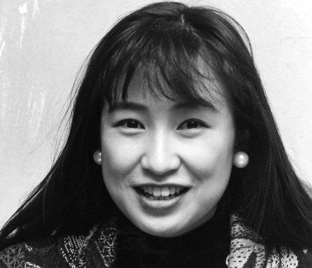 束で欲しい」56歳〝元祖バラドル〟の水着姿レトロアイテムが話題「素敵