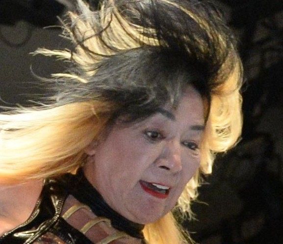 キス我慢選手権〟から20年…43歳女優、誕生日〝ビキニ〟ショットに反響