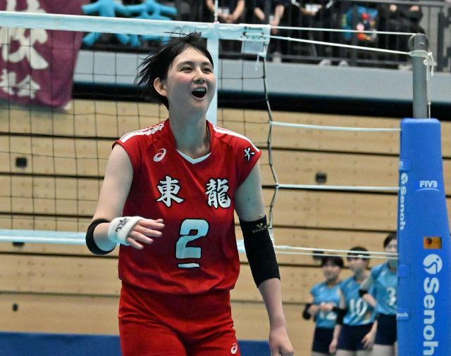 元バレー日本代表・狩野舞子、〝二の腕露わ〟ドレス姿披露に「スタイル